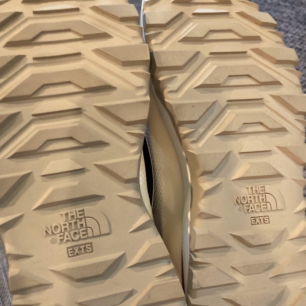 The North Face Activist Mid Futurelight Hiking Boots - Picture 8 of 8